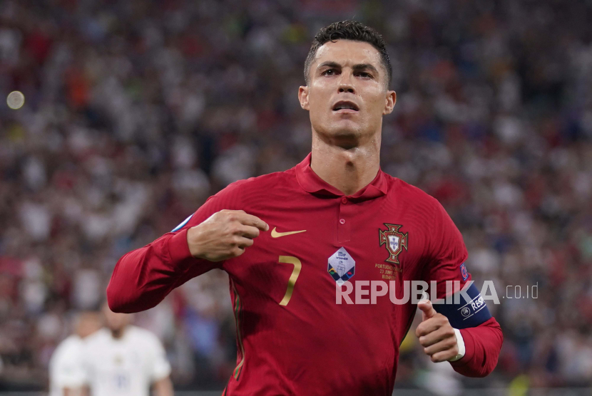 Pemain Portugal Cristiano Ronaldo merayakan keunggulan 1-0 selama pertandingan sepak bola babak penyisihan grup F UEFA EURO 2020 grup F UEFA EURO 2020 antara Portugal dan Prancis di Budapest, Hongaria, 24 Juni 2021.