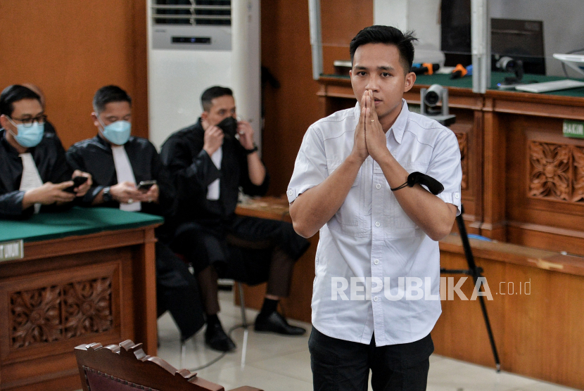 Terdakwa Richard Eliezer bersiap menjalani sidang vonis dalam kasus dugaan pembunuhan berencana Brigadir J, di Pengadilan Negeri Jakarta Selatan, Rabu (15/2/2023).