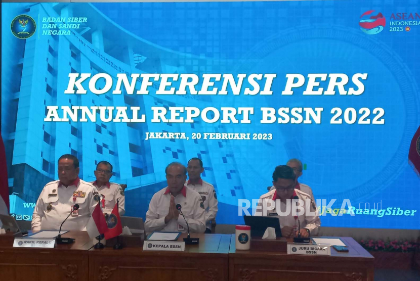 Kepala Badan Siber dan Sandi Negara Hinsa Siburian saat konferensi pers Lanskap Keamanan Siber di Indonesia di Kantor BSSN, Jakarta, Senin (20/2/2023). Fauziah Mursid