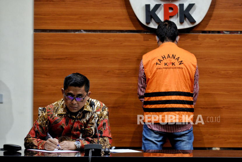 Deputi Penindakan dan eksekusi KPK Karyoto menyampaikan konferensi pers terkait penahanan tersangka di Gedung Merah Putih KPK, Jakarta, Senin (27/6/2022). (Ilustrasi)