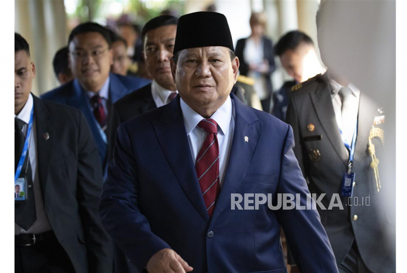 Menteri Pertahanan, Prabowo Subianto tiba di Singapura menghadiri pertemuan para Menteri Pertahanan di dunia.