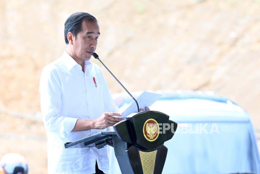 Presiden Joko Widodo (Jokowi) melakukan peletakan batu pertama atau groundbreaking di IKN, Rabu (17/1/2024). 