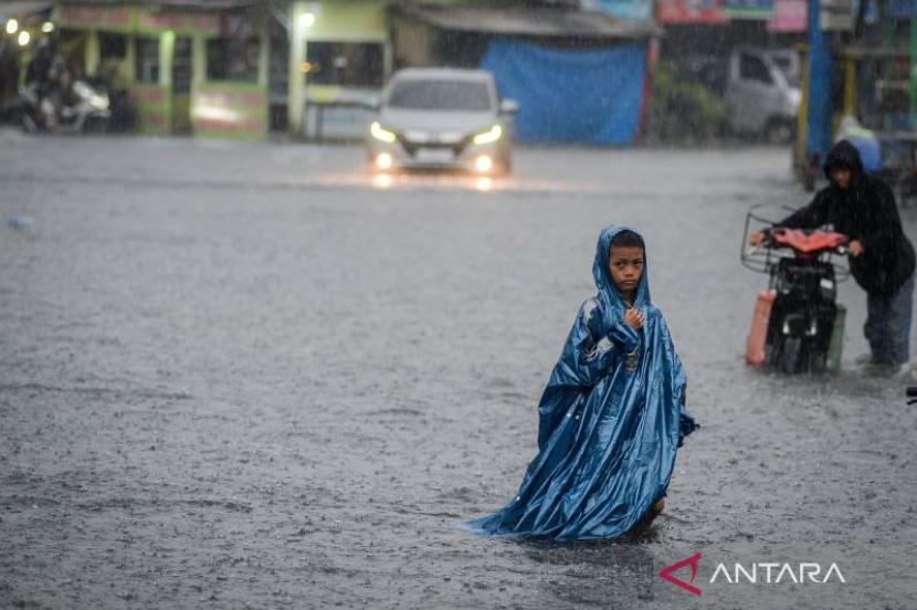 BMKG: Sejumlah kota berpotensi hujan pada Jumat.