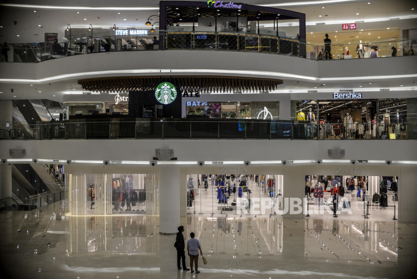 Suasana Mall Senayan City di Jakarta, Rabu (22/9/2021). Badan Pusat Statistik (BPS) menyampaikan, angka inflasi inti pada Januari 2022 cukup tinggi yakni mencapai 0,42 persen dan mengindikasikan pulihnya daya beli masyarakat.