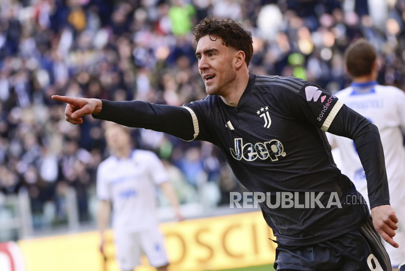 Juventus Dusan Vlahovic celebrates after scoring their side