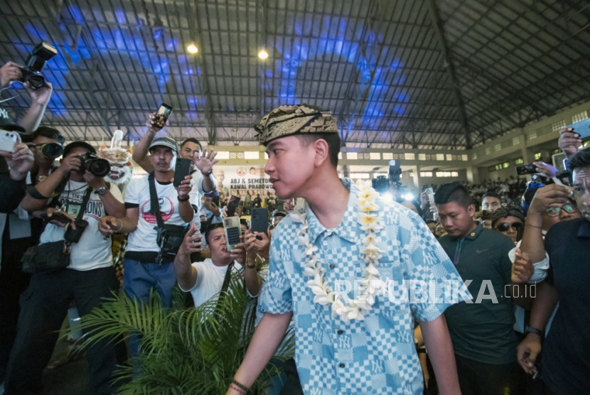 Vice Presidential Candidate and the Indonesian president son, Gibran Rakabuming Raka (C), attends a campaign rally in Denpasar, Bali, Indonesia, 09 January 2024. Indonesia is scheduled to hold the presidential and general elections on 14 February.  
