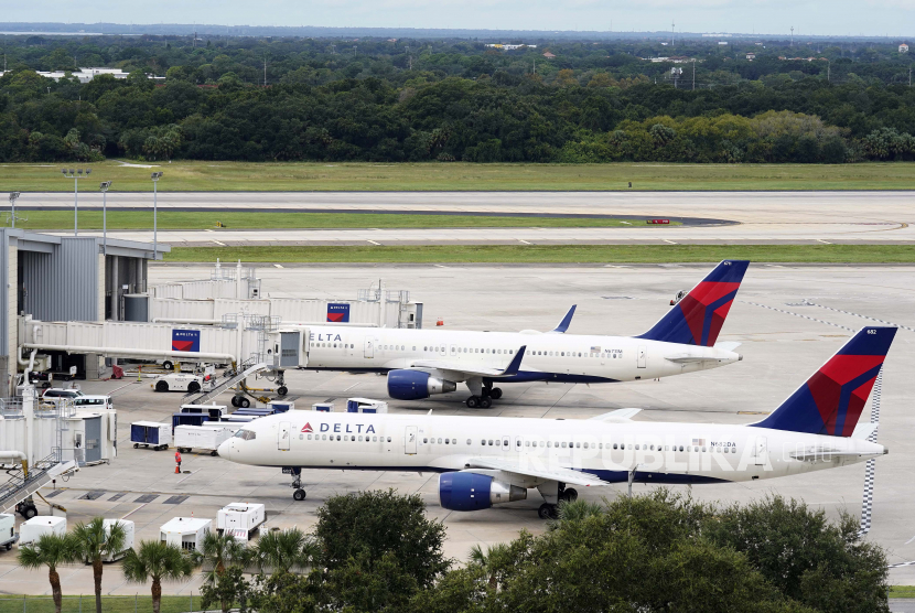 Sebuah maskapai penerbangan Amerika Serikat (AS) dengan tujuan Spanyol terpaksa kembali ke Atlanta karena ada seorang penumpang yang mengalami diare. 