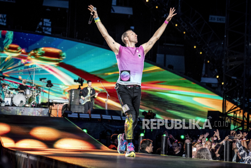 Band Coldplay. Imbas dari ciuman gay yang dilakukan The 1975, rencana konser Coldplay di Indonesia dinilai bisa menjadi sorotan ketat.