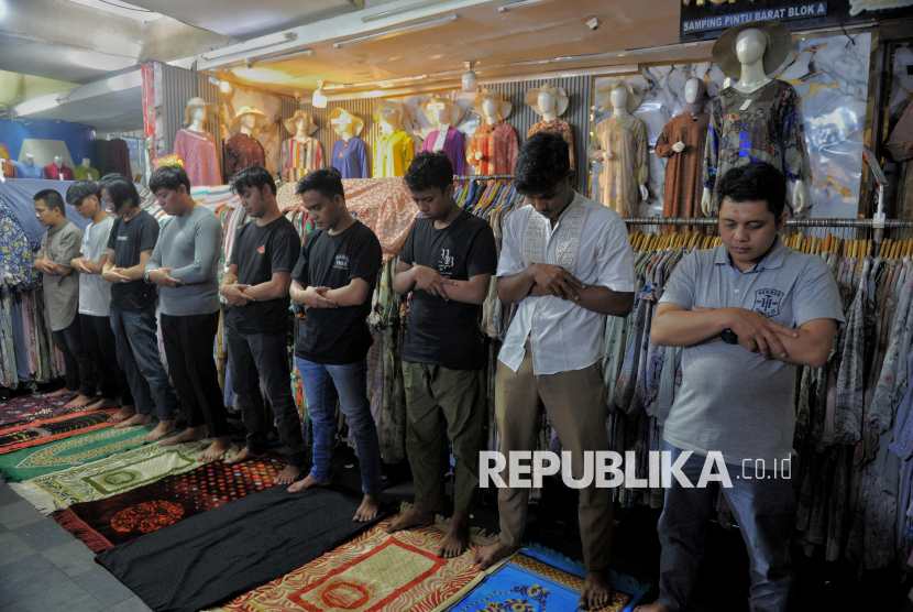 Beberapa Contoh Pekerjaan yang Boleh Meninggalkan Sholat Jumat, Ini Dalilnya
