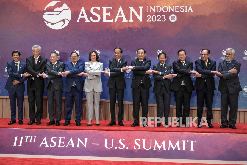 Jokowi menyerukan para negara yang berpartisipasi dalam EAS, termasuk di dalamnya Cina, Rusia, dan Amerika Serikat (AS), agar tidak menciptakan ketegangan dan konflik baru. 