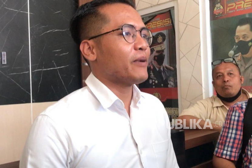 Kasat Reskrim Polresta Bukittinggi, AKP Fetrizal (kemeja putih) 