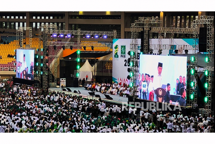 Sambutan Presiden Jokowi pada Harlah PKB ke-25 di Stadion Manahan Solo, Ahad (23/7/2023). Presiden Jokowi sebut dalam demokrasi yang namanya beda pilihan merupakan hal wajar.