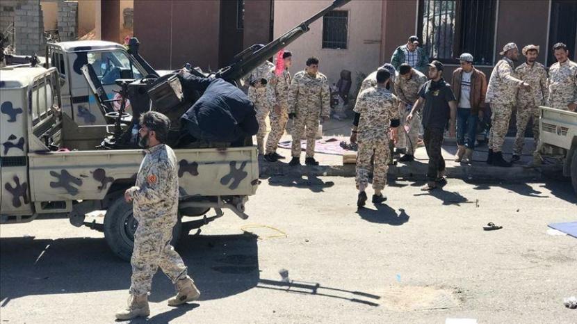 Milisi yang setia kepada panglima perang Khalifa Haftar mengumumkan peluncuran operasi militer melawan teroris di Libya selatan pada Jumat pagi (18/6).