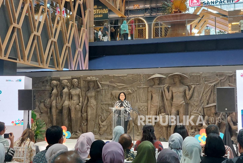 Staf Ahli Kementerian BUMN, Loto Srianita Ginting saat membuka Expo PaDi UMKM di Sarinah, Jakarta, Jumat (16/5/2023). 