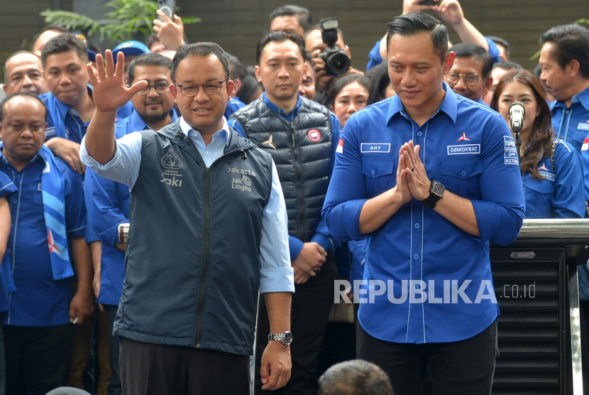 Calon presiden Anies Rasyid Baswedan bersama Ketua Umum DPP Partai Demokrat Agus Harimurti Yudhoyono (AHY).