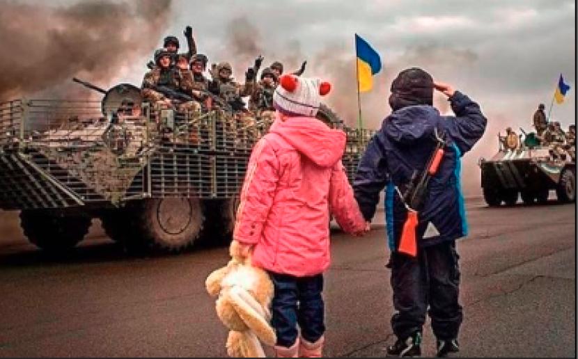 Seorang anak Ukraina memberi hormat ke tentara Ukraina. (sumber: tangkapan layar medsos)..