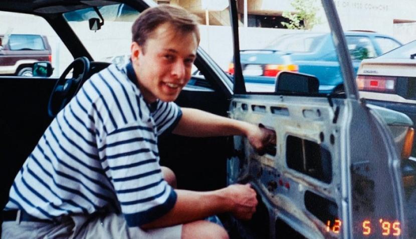 Masa Kecil Elon Musk Terungkap, Ternyata Sudah Jenius Sejak Usia 3 Tahun! (Foto: Twitter/PPathole)