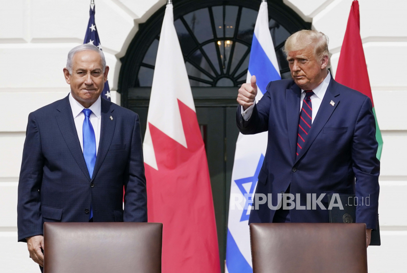 Presiden Donald Trump dan Perdana Menteri Israel Benjamin Netanyahu, dalam upacara penandatanganan Kesepakatan Abraham di Halaman Selatan Gedung Putih, Selasa, 15 September 2020, di Washington.