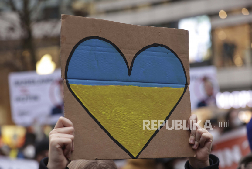 Sekitar 200 warga Brasil keturunan Ukraina berkumpul doakan perdamaian. Ilustrasi.