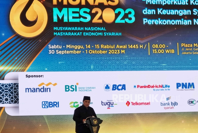 Ketua Umum Masyarakat Ekonomi Syariah (MES) 2023-2028 Erick Thohir  saat memberikan sambutan dalam Musyawarah Nasional VI, Masyarakat Ekonomi Syariah (MES) Tahun 2023 di Jakarta, Ahad (1/10/2023).