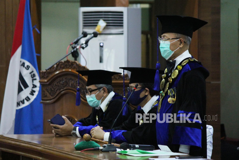 Rektor Universitas Bandung (Unisba) Prof Edi Setiadi. (Ilustrasi)