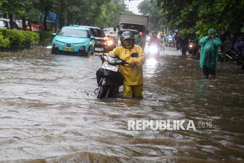 Diguyur Hujan Deras, Sejumlah Wilayah di Jakarta Terendam Banjir