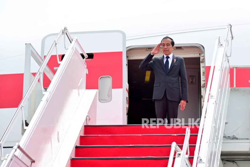 Presiden Jokowi sebelum bertolak ke Afrika, Ahad (20/8/2023).