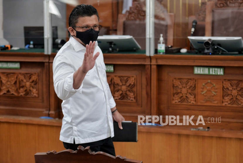 Terdakwa Ferdy Sambo bersiap menjalani sidang vonis kasus dugaan pembunuhan berencana terhadap Brigadir J di Pengadilan Negeri Jakarta Selatan, Senin (13/2/2023). Majelis Hakim menjatuhkan vonis terhadap terdakwa Ferdy Sambo dengan hukuman mati.
