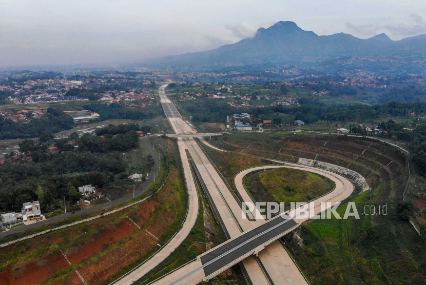 Jalan Tol Cileunyi-Sumedang-Dawuan (Cisumdawu) di Pamulihan, Kabupaten Sumedang, Jawa Barat, sudah siap digunakan untuk jalur mudik Lebaran 1444 H.