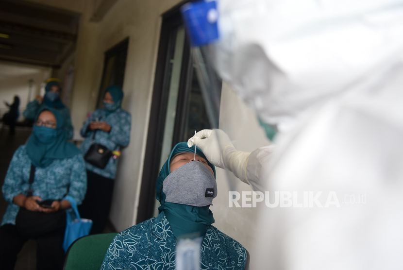 Pemerintah akan memperketat pengawasan perjalanan orang pada masa libur Natal dan Tahun Baru 2020/2021 dengan memberikan persyaratan rapid test antigen. Untuk mendukung hal tersebut, PT Angkasa Pura (AP) II (Persero) menyediakan rapid test antigen, rapid test antibodi, dan PCR test di Airport Health Center bandara yang dikelolanya.