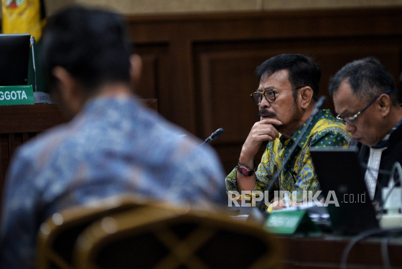 Terdakwa kasus dugaan pemerasan dan gratifikasi di Kementerian Pertanian,  Syahrul Yasin Limpo mendengarkan keterangan saksi saat sidang lanjutan di Pengadilan Tipikor, Jakarta, Senin (3/6/2024).