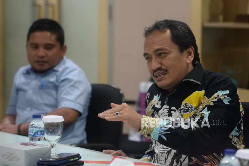 Rektor Universitas Muhammadiyah Jakarta (UMJ), Dr Ma'mun Murod Msi, dan Warek 4 bidang kemahasiswaan dan Al Islam Kemuhammadiyahan UMJ Dr Septa Candra mengunjungi kantor harian Republika, Senin (8/11).