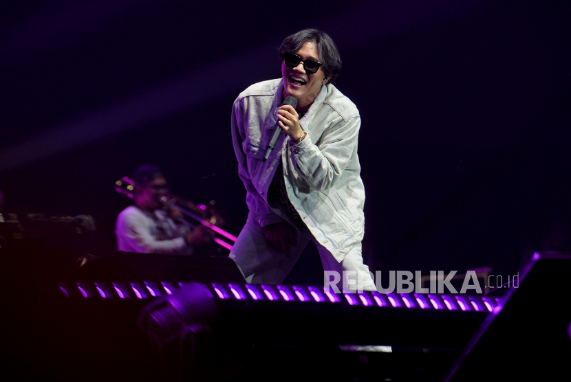 Penyanyi Rizki Febian tampil dalam panggung Gegap Gempita dalam gelaran Pestapora di JIEXpo Kemayoran, Jakarta, Jumat (22/9/2023).