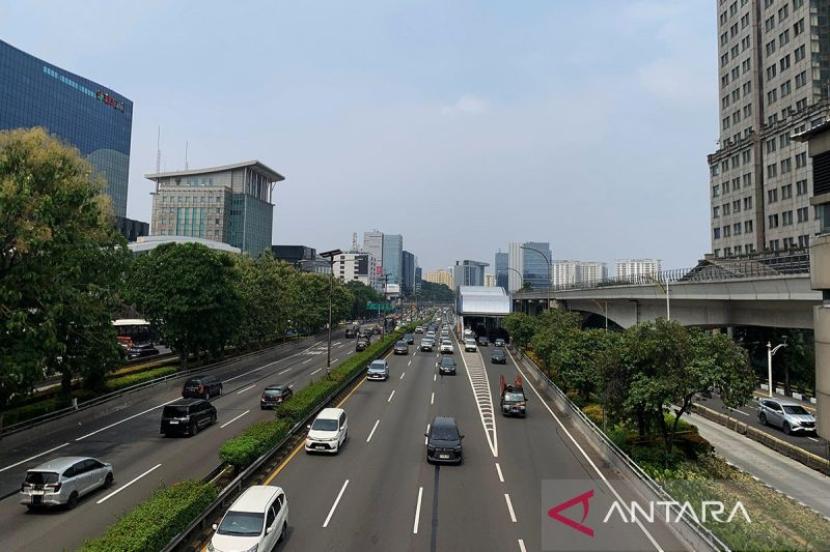 Jakarta dan sekitarnya diprakirakan berawan hingga hujan ringan.