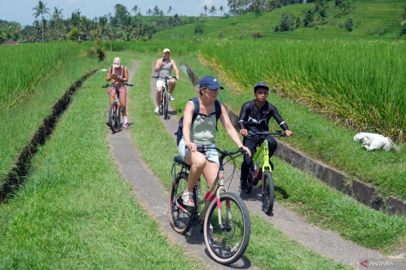 Olahraga aerobik teratur baik untuk kesehatan jantung.