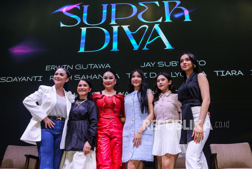 Dari kiri ke kanan, penyanyi Kris Dayanti, Ruth Sahanaya,  Titi DJ, Tiara Andini, Ziva Magnolya dan Lyodra.