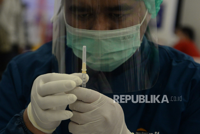 Jakarta Selatan mulai memberikan vaksinasi Covid-19 bagi warga di atas 18 tahun.