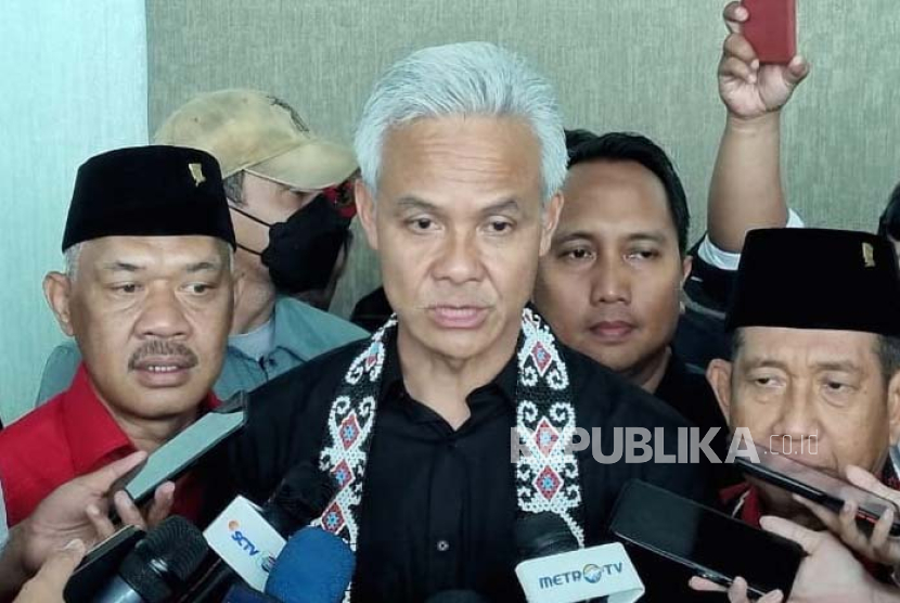 Calon presiden (capres) nomor urut 3, Ganjar Pranowo menghadiri rapat konsolidasi Tim Pemenangan Daerah (TPD) di Kota Balikpapan, Kalimantan Timur, Selasa (5/12/2023). 