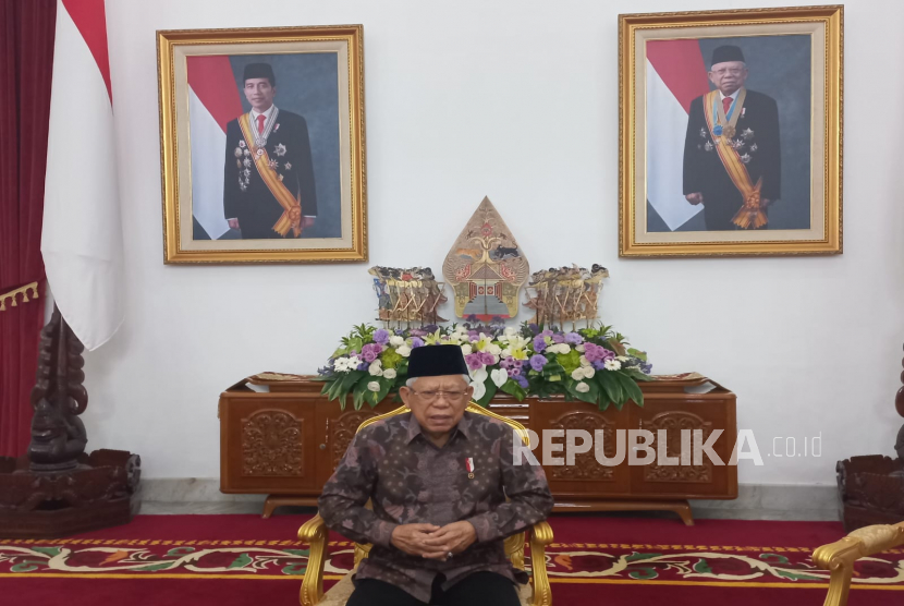 Wakil Presiden KH Ma'ruf Amin saat menyampaikan keterangan persnya di Istana Kepresidenan Yogyakarta, Sabtu (4/2/2023).