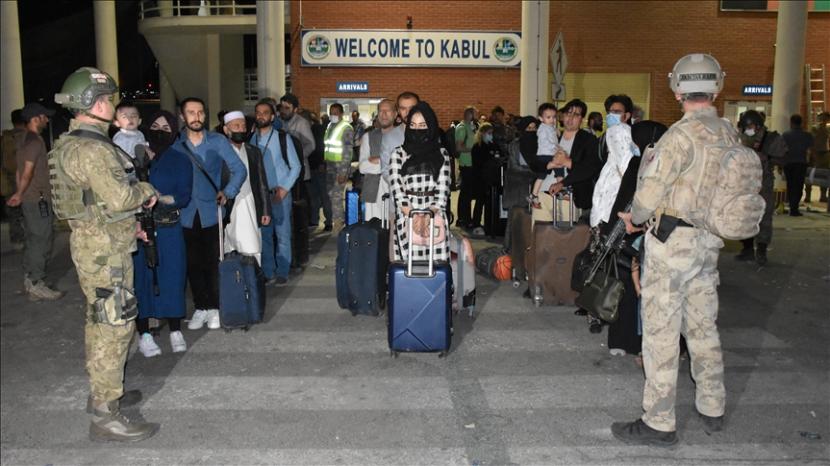 Tim Qatar dan Uni Emirat Arab (UEA) akan tetap berada di Afghanistan sampai bandara Kabul beroperasi penuh untuk penerbangan internasional.
