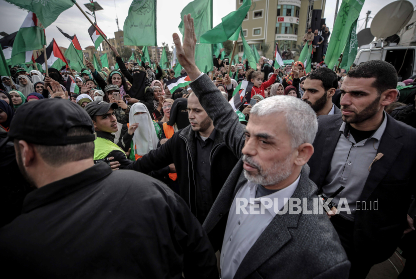 Hamas Gaza leader Yahya Al Sinwar (C) waves to supporters during a Hamas rally to mark the 31st anniversary of the group, in Gaza City, Gaza Strip, 16 December 2018 (reissued 10 March 2021). Sinwar was re-elected as Gaza Hamas leader on 10 March 2021. 