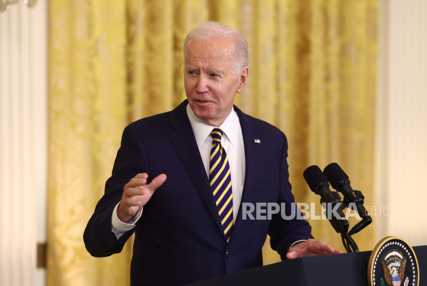 Presiden Amerika Serikat (AS) Joe Biden pada Kamis (29/12/2022) waktu setempat menandatangani Rancangan Undang-Undang (RUU) menjadi UU bagi pengeluaran fiskal sebesar 1,66 triliun dolar AS atau setara Rp25.946 triliun