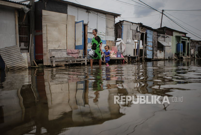 Banjir rob di Kabupaten Tangerang, Banten (ilustrasi). Badan Penanggulangan Bencana Daerah (BPBD) Kabupaten Tangerang mencatat ribuan KK di Kecamatan Teluknaga dan Kecamatan Kosambi terdampak banjir tersebut.