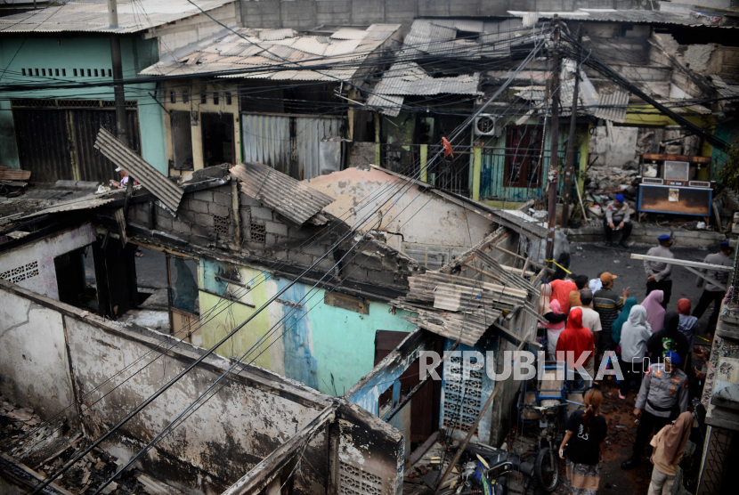 Suasana pascakebakaran depo Pertamina Plumpang di kawasan Rawa Badak, Jakarta Utara, Sabtu (4/3/2023). 