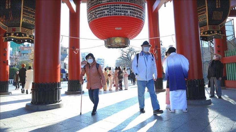 Jepang pada Senin (28/12) menangguhkan entri baru warga negara asing non-residen