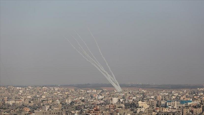 Brigade Al-Quds, sayap militer kelompok Jihad Islam, pada Senin (10/5) mengumumkan mereka menargetkan kendaraan militer Israel dengan rudal Kornet di perbatasan antara Jalur Gaza dan Israel.