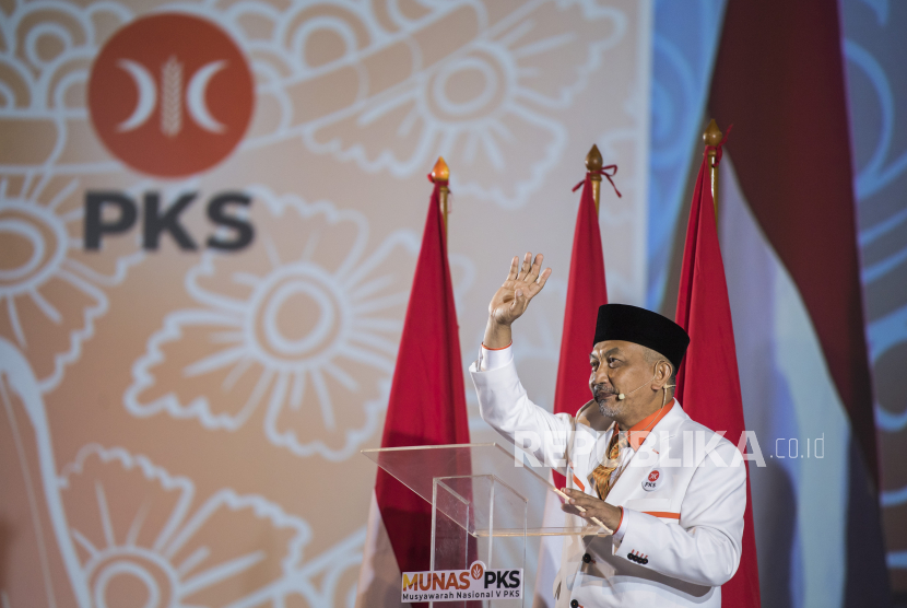 Presiden PKS Ahmad Syaikhu menyampaikan pidato politik saat Musyawarah Nasional (Munas) V PKS di Kota Baru Parahyangan, Padalarang, Kabupaten Bandung Barat, Jawa Barat, Ahad (29/11/2020). Agenda Munas V PKS membahas arah kebijakan partai lima tahun ke depan dan ikrar pengurus DPP PKS 2020-2025. 