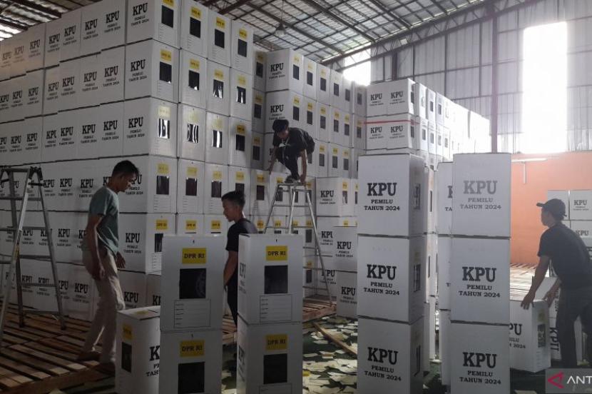 Kejari Serang-Banten dalami dugaan korupsi di KPU Kota Serang.