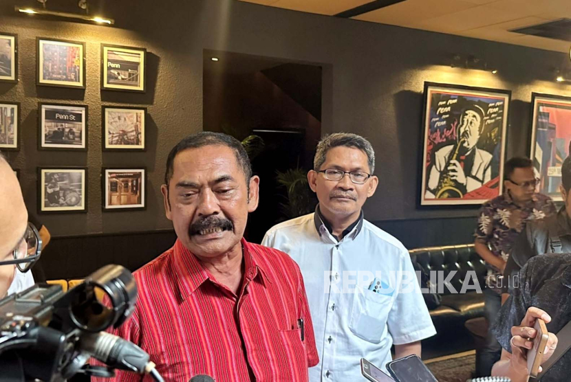 Ketua DPC Partai Demokrasi Indonesia Perjuangan (PDIP) Solo, FX Hadi Rudyatmo atau FX Rudy menyinggung adanya Neo Orde Baru Plus dan cerita dirinya ditawari menjadi Wamen PUPR, saat ditemui wartawan di Jakarta, Rabu (29/11/2023). 