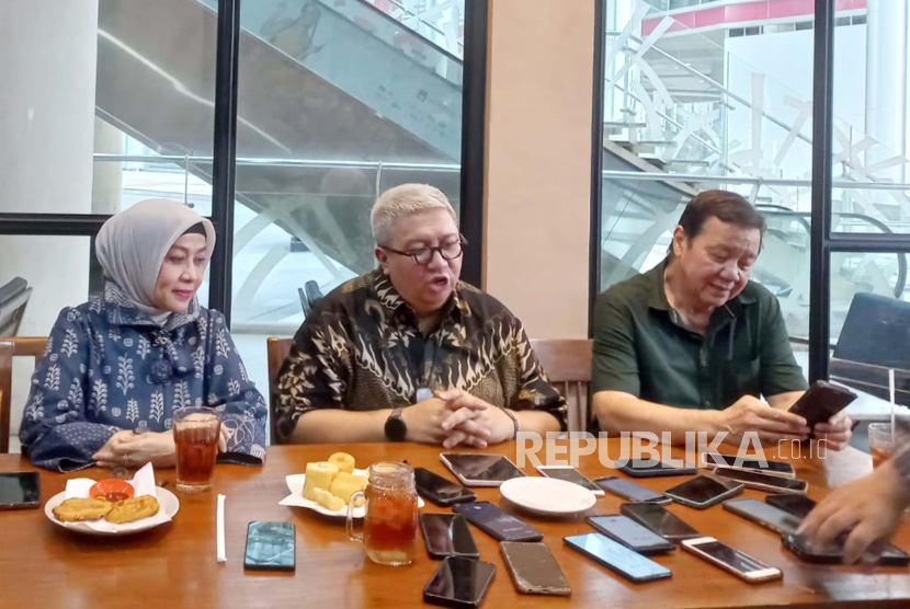 Asosiasi Peritel Indonesia (Aprindo) menggelar konferensi pers di Jakarta, Rabu (15/11/2023).
